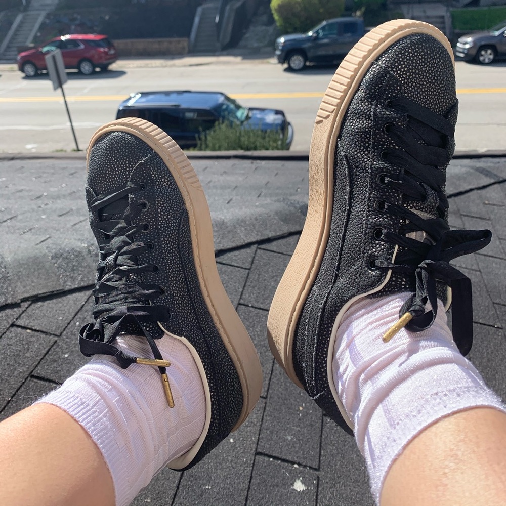 Black Platform Pumas
